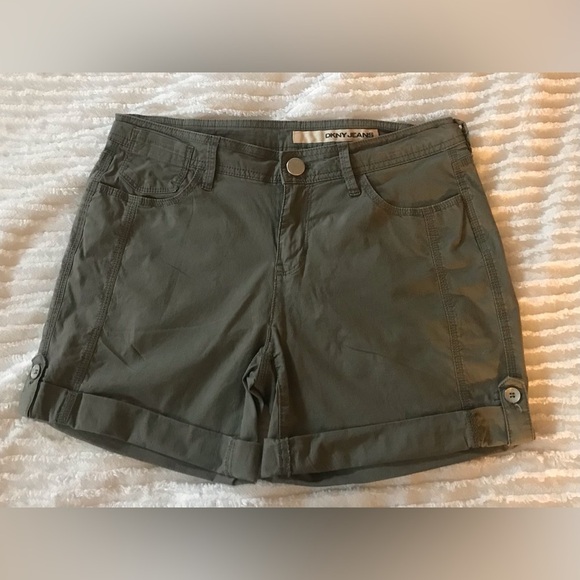 Dkny Pants - DKNY Jeans Green Camo Color Cuffed Shorts Size 4